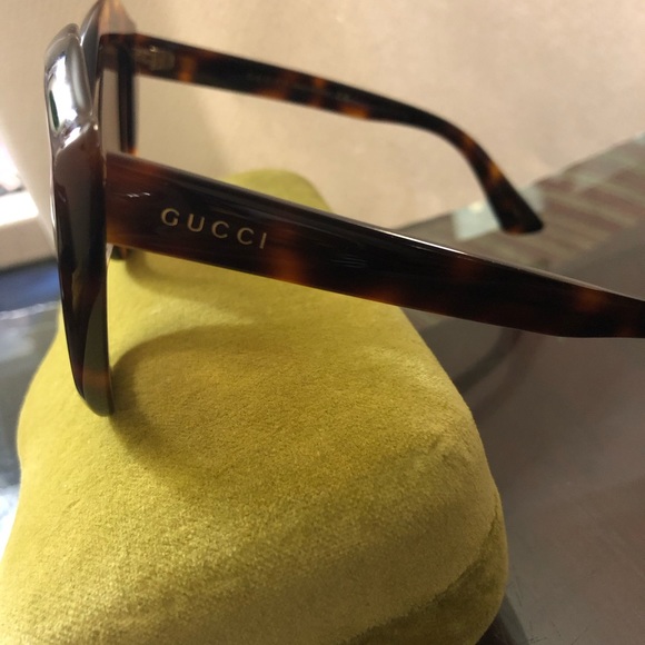 Authentic oversized Gucci sunglasses in tortoise shell - Picture 6 of 10